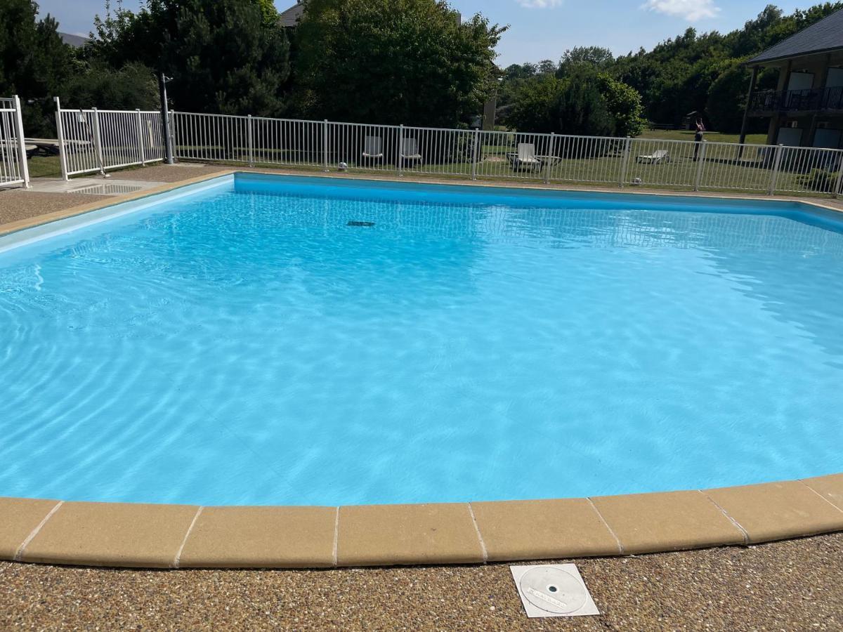 Apartamento Studio Côté piscine Équemauville Exterior foto