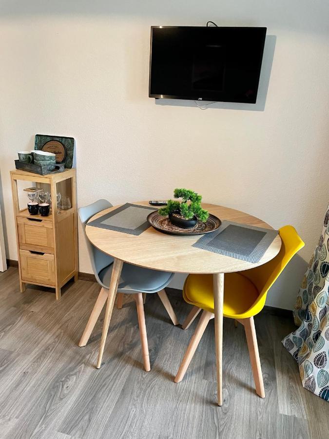 Apartamento Studio Côté piscine Équemauville Exterior foto